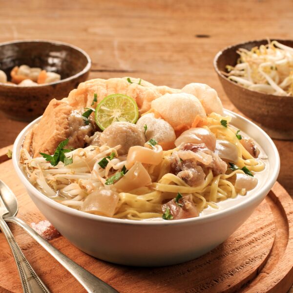EGG NOODLES WITH SEAFOOD SOUP